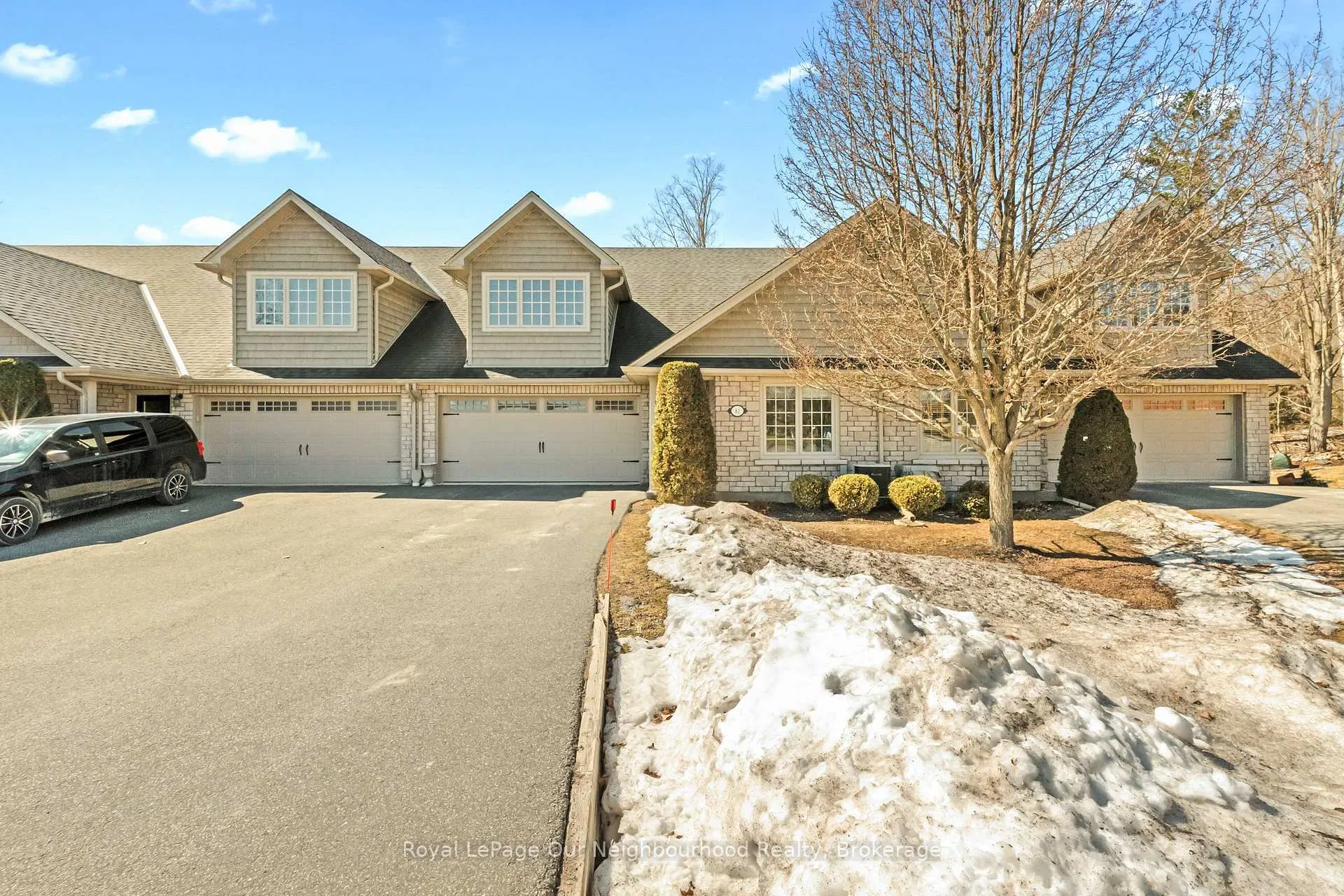Photo 2 of 61 Orchard Way, Markham, Berczy — HOMEH