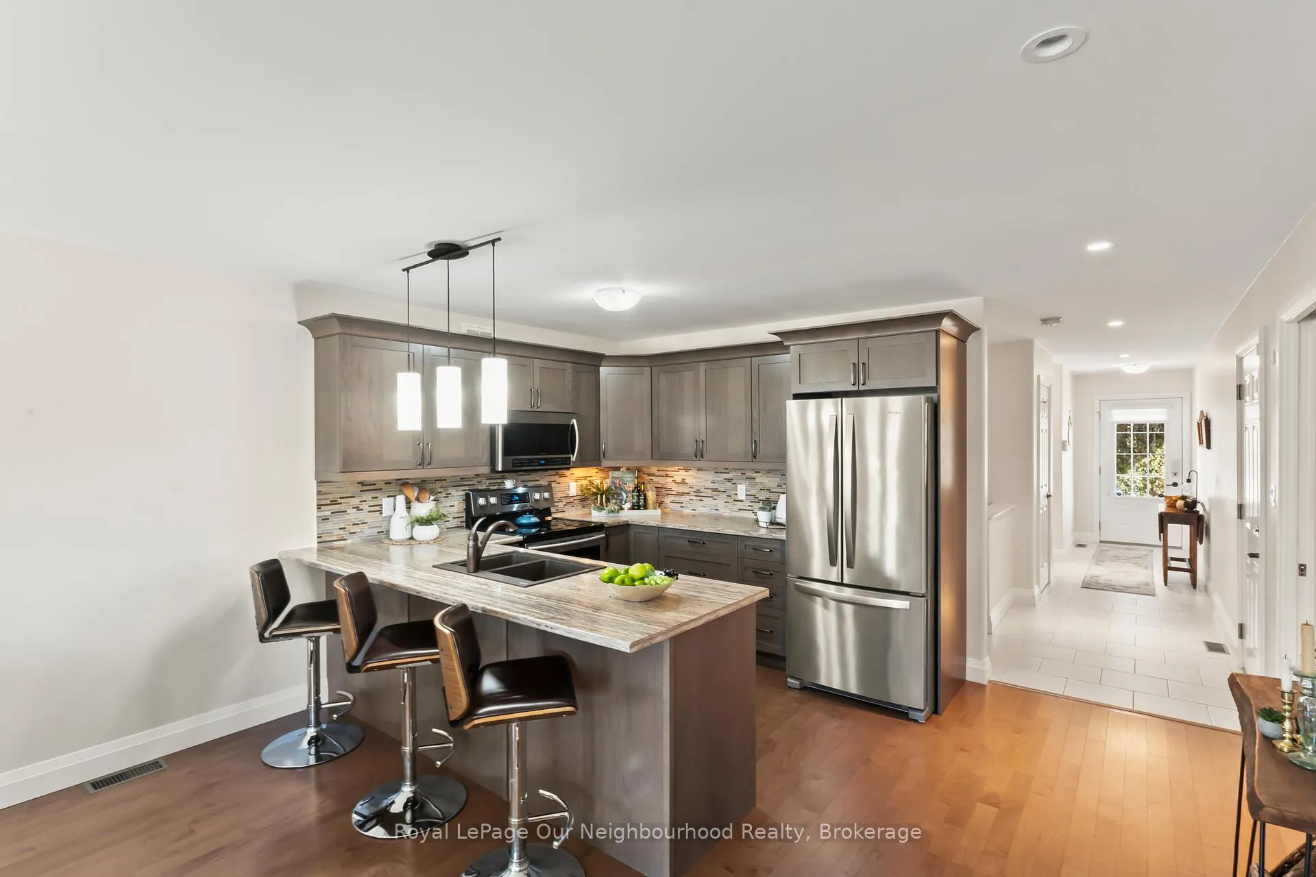 Photo 9 of 61 Orchard Way, Markham, Berczy — HOMEH