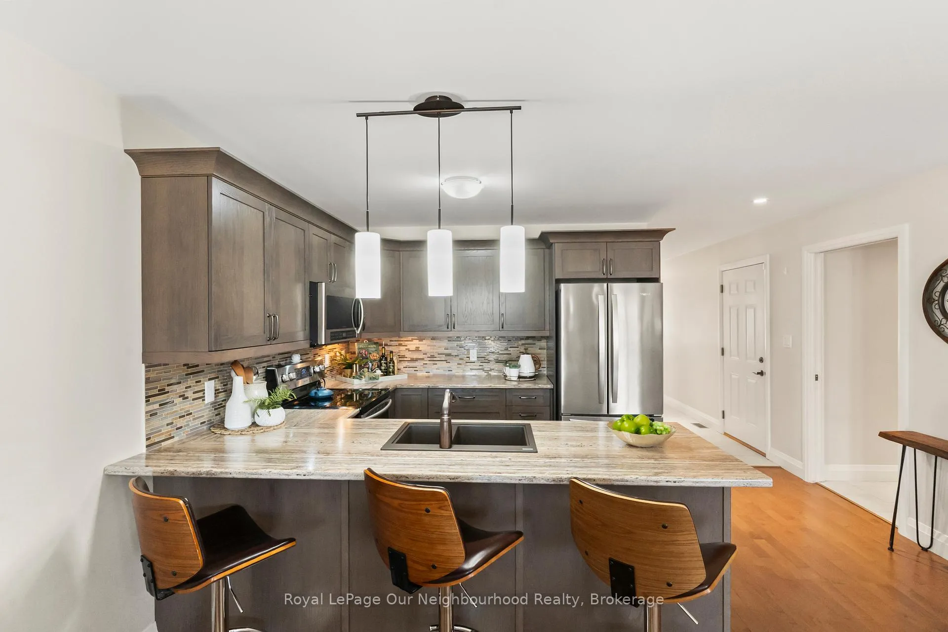 Photo 10 of 61 Orchard Way, Markham, Berczy — HOMEH