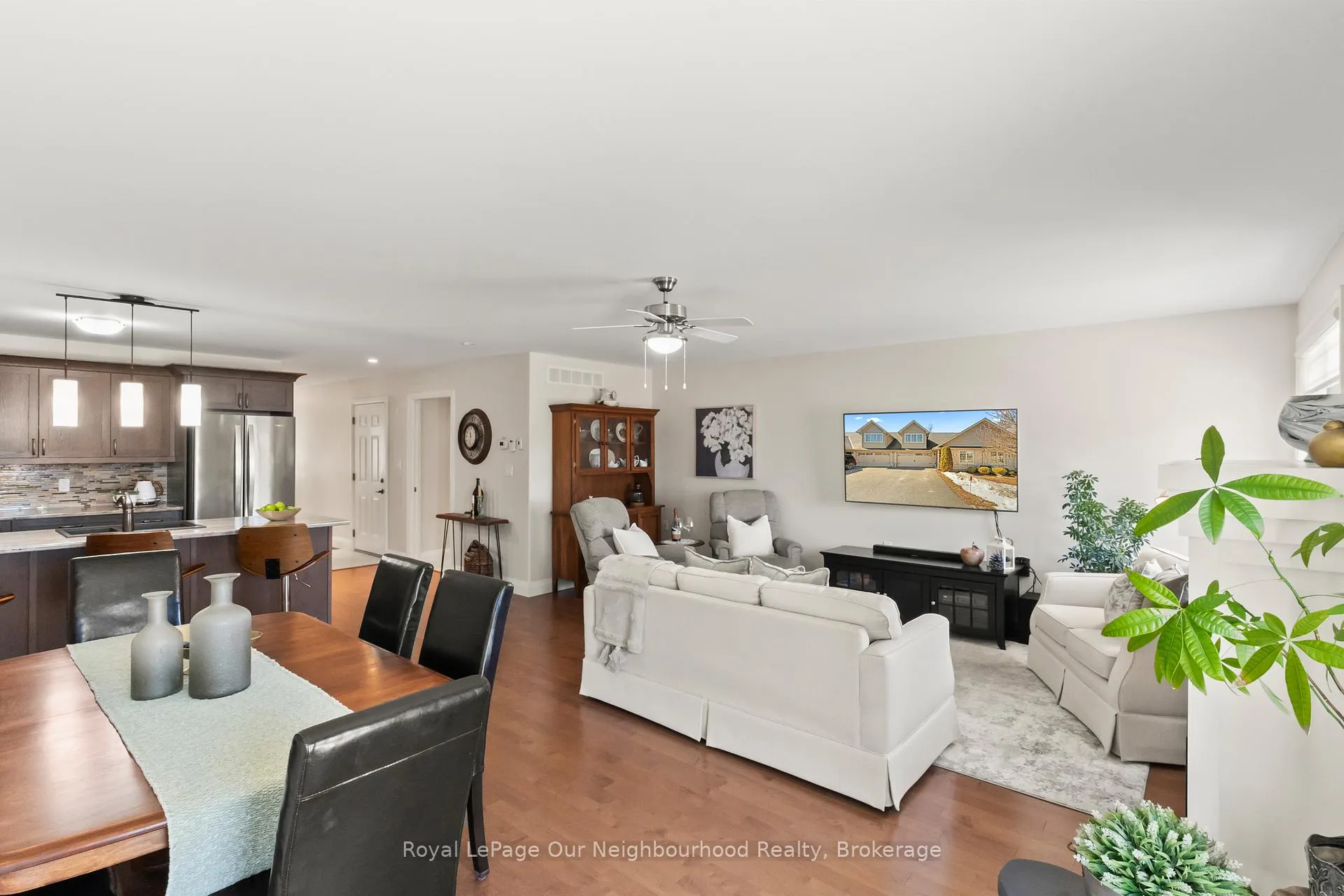 Photo 12 of 61 Orchard Way, Markham, Berczy — HOMEH