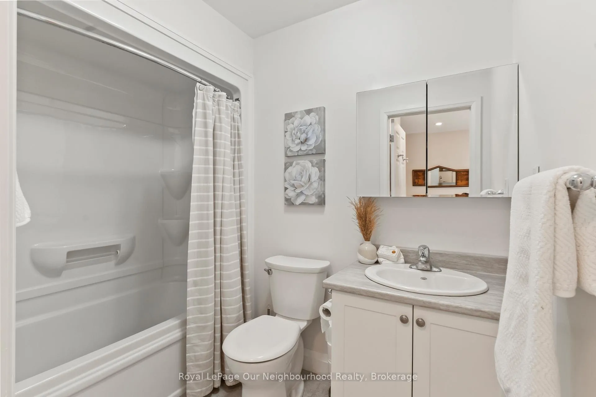 Photo 23 of 61 Orchard Way, Markham, Berczy — HOMEH