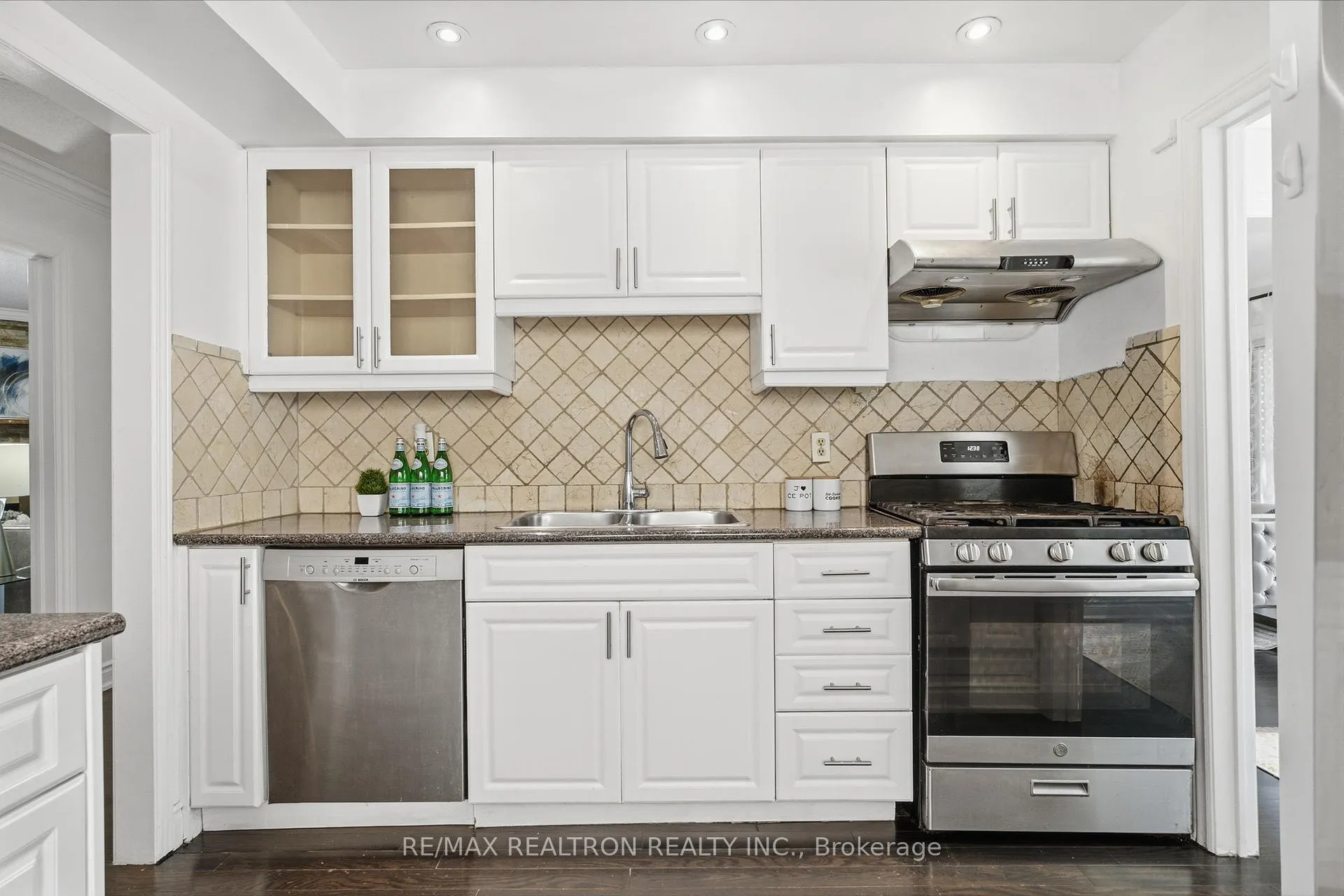 Photo 11 of 150 Borrows Street, Vaughan, Lakeview Estates — HOMEH