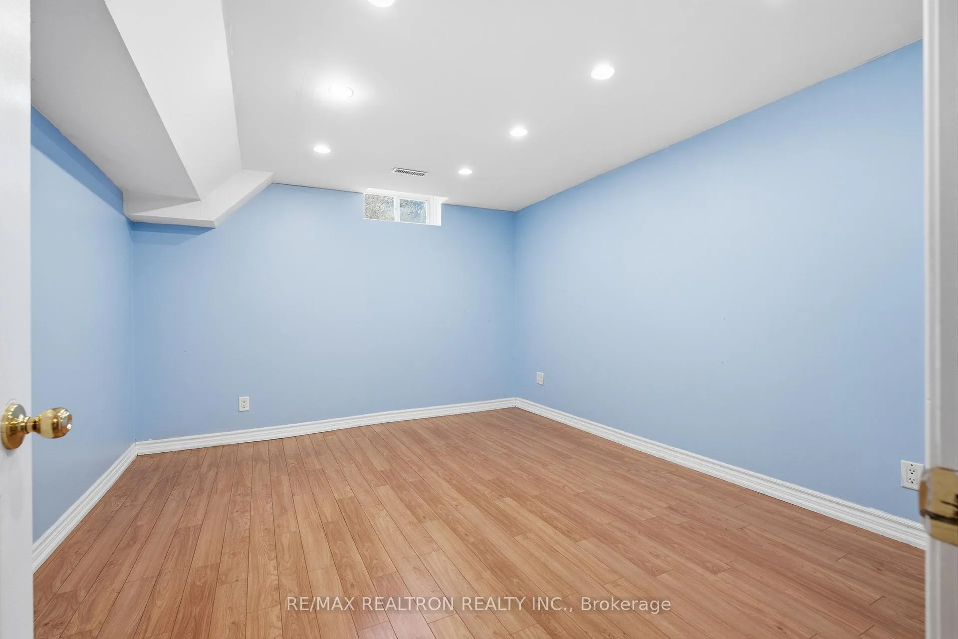 Photo 32 of 150 Borrows Street, Vaughan, Lakeview Estates — HOMEH