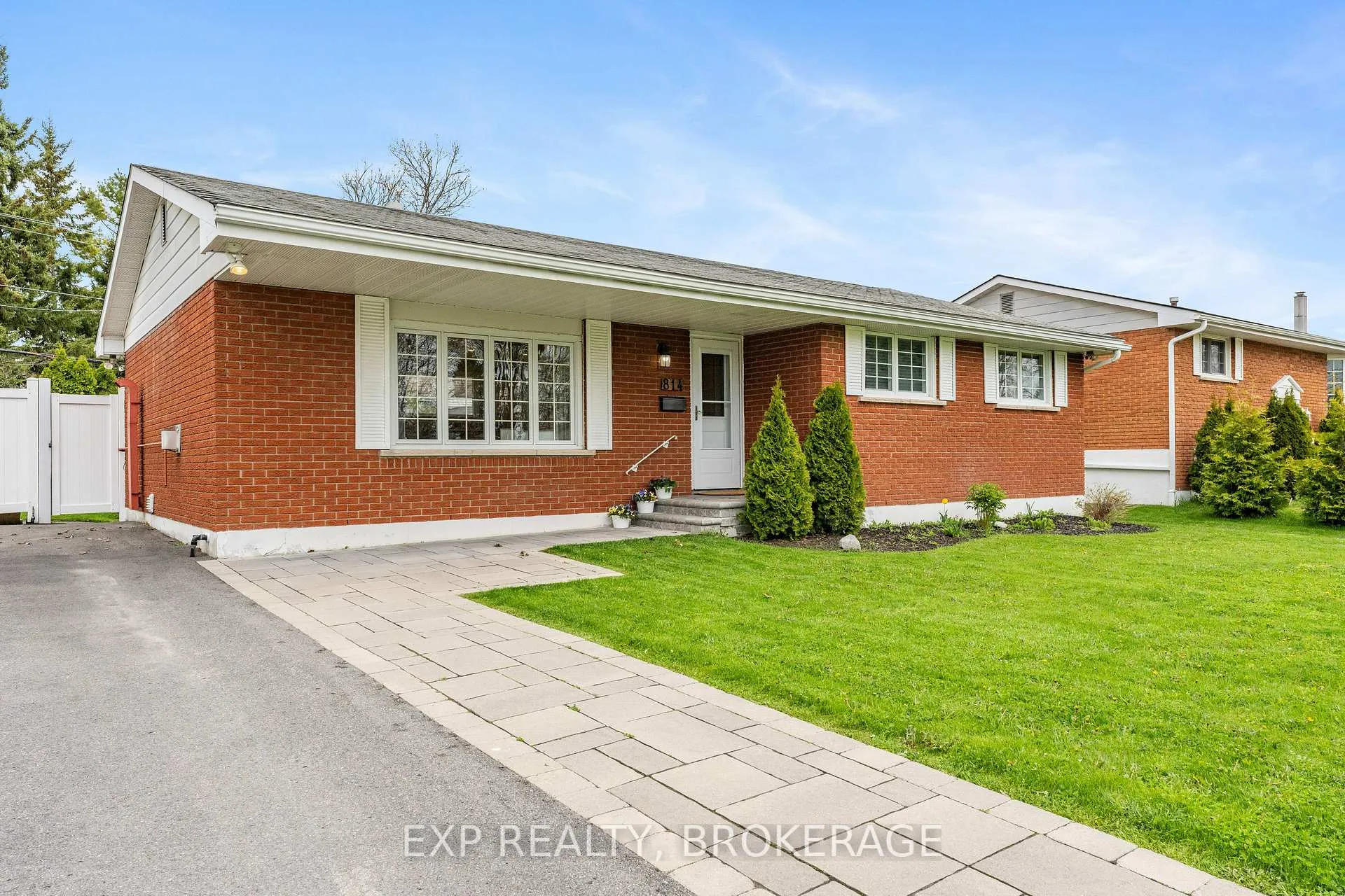 Photo 1 of 814 Camberley Crescent, Kingston, City Southwest — HOMEH