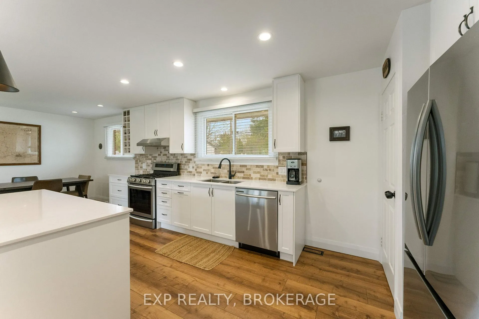 Photo 4 of 814 Camberley Crescent, Kingston, City Southwest — HOMEH