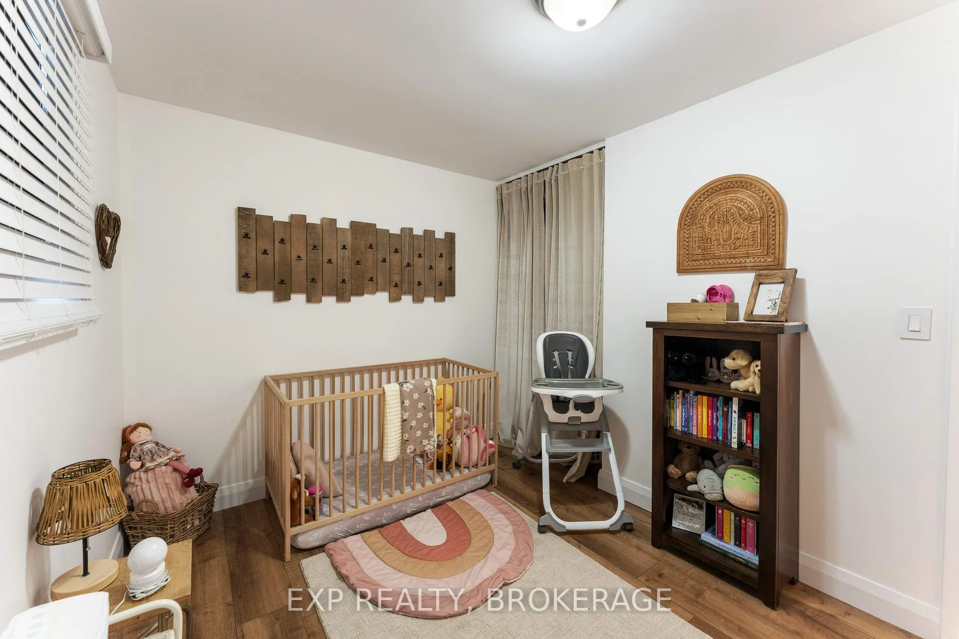 Photo 11 of 814 Camberley Crescent, Kingston, City Southwest — HOMEH