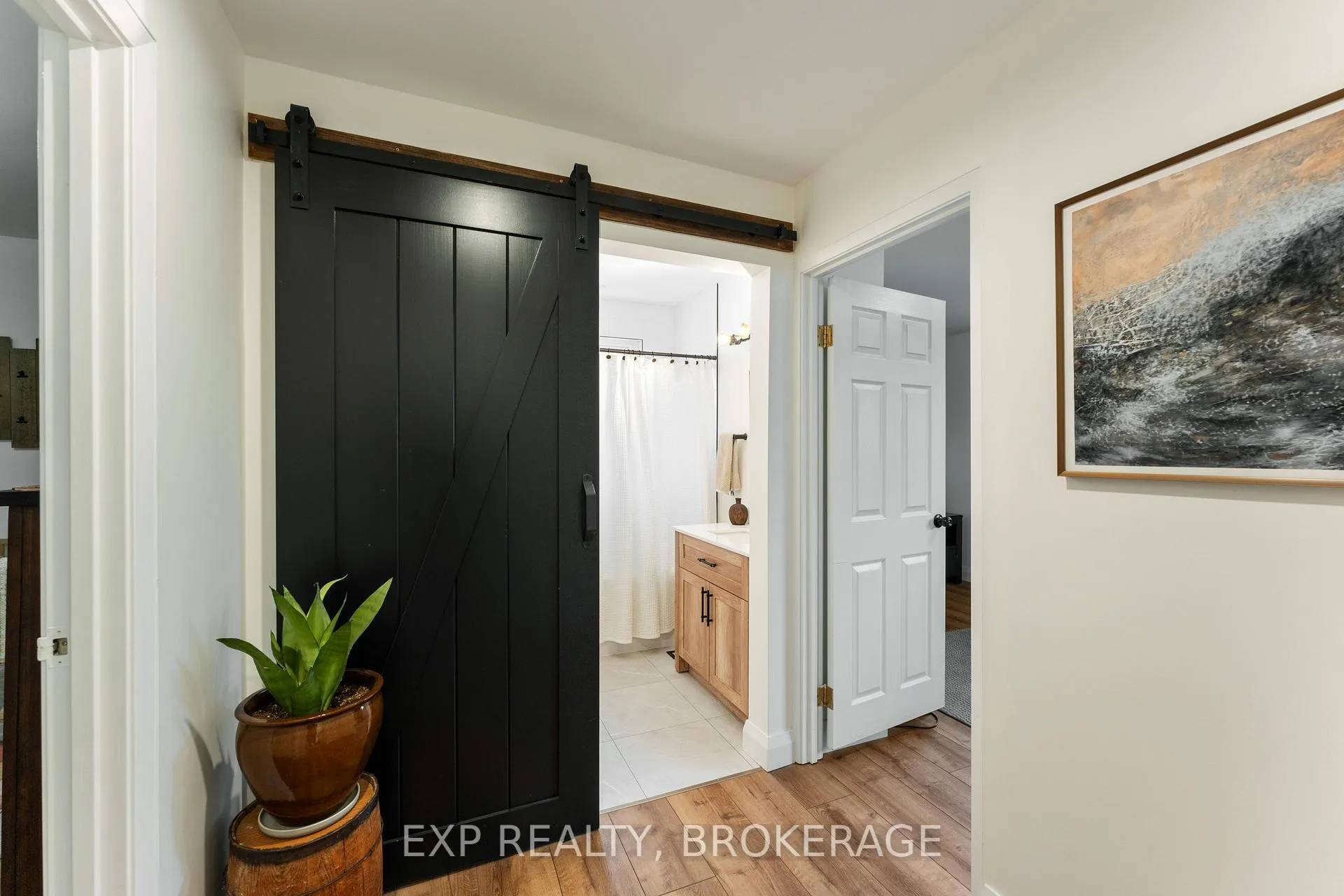 Photo 12 of 814 Camberley Crescent, Kingston, City Southwest — HOMEH