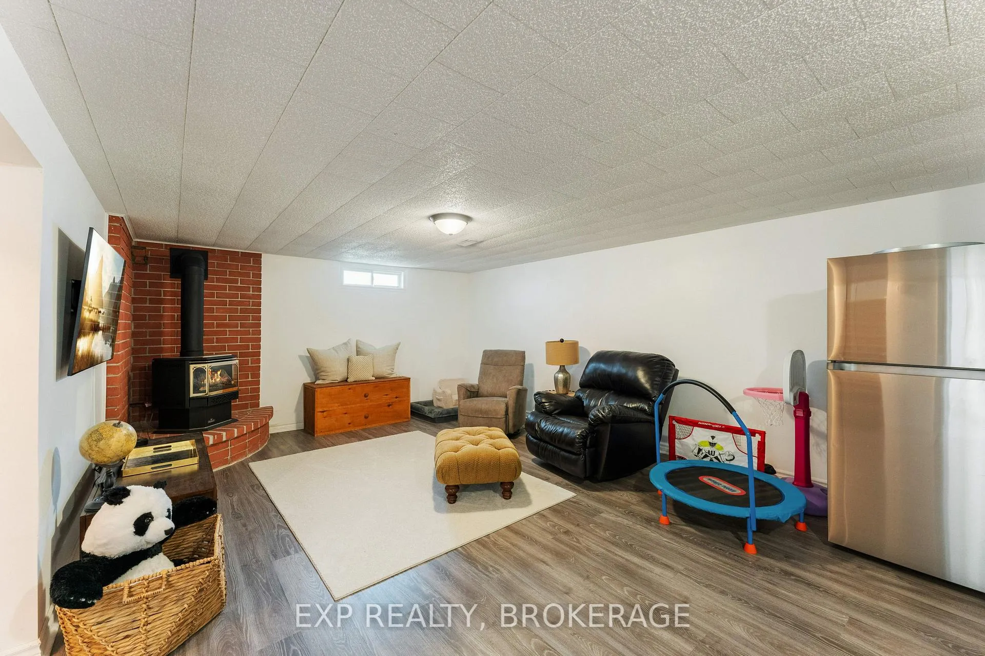 Photo 20 of 814 Camberley Crescent, Kingston, City Southwest — HOMEH