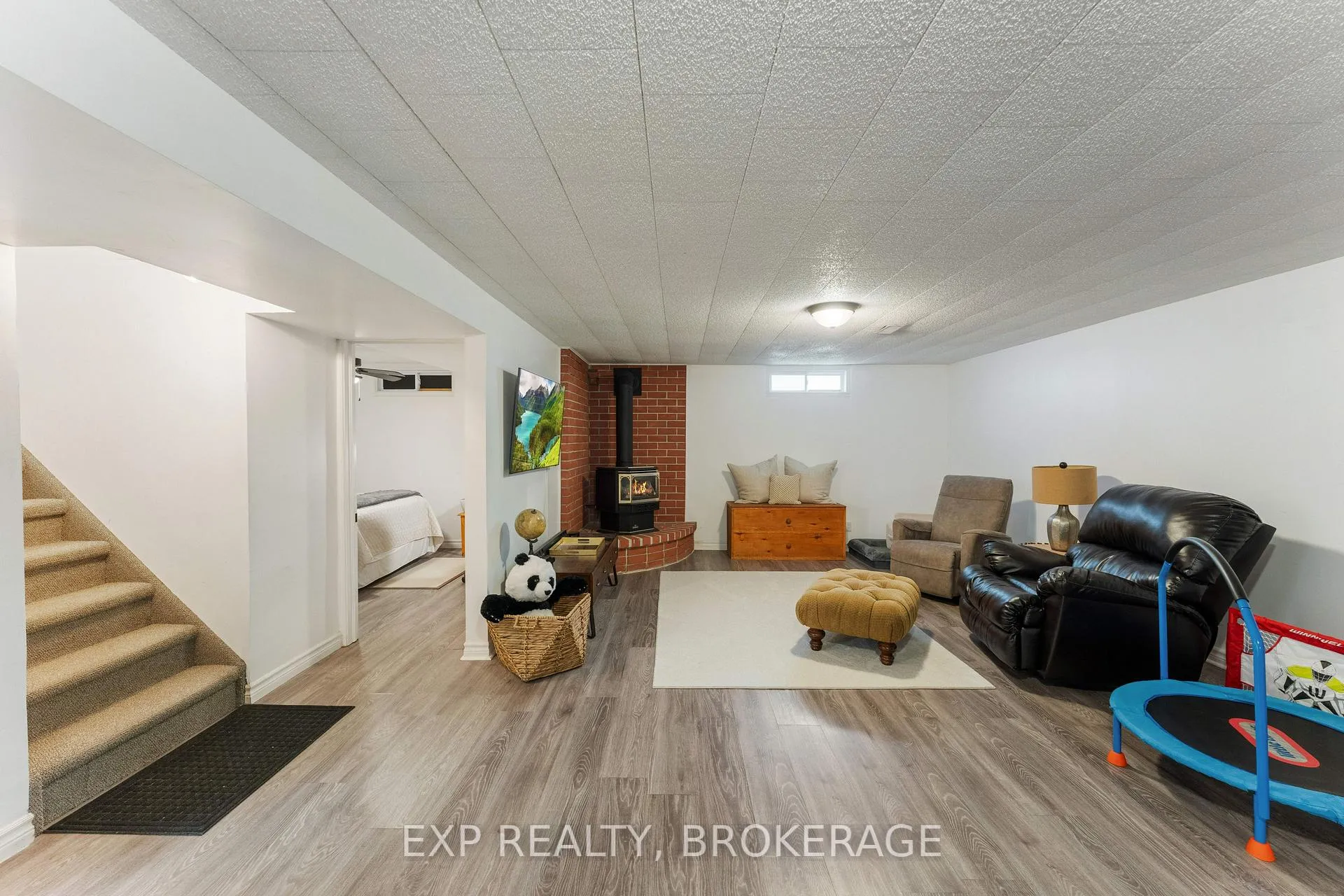 Photo 28 of 814 Camberley Crescent, Kingston, City Southwest — HOMEH