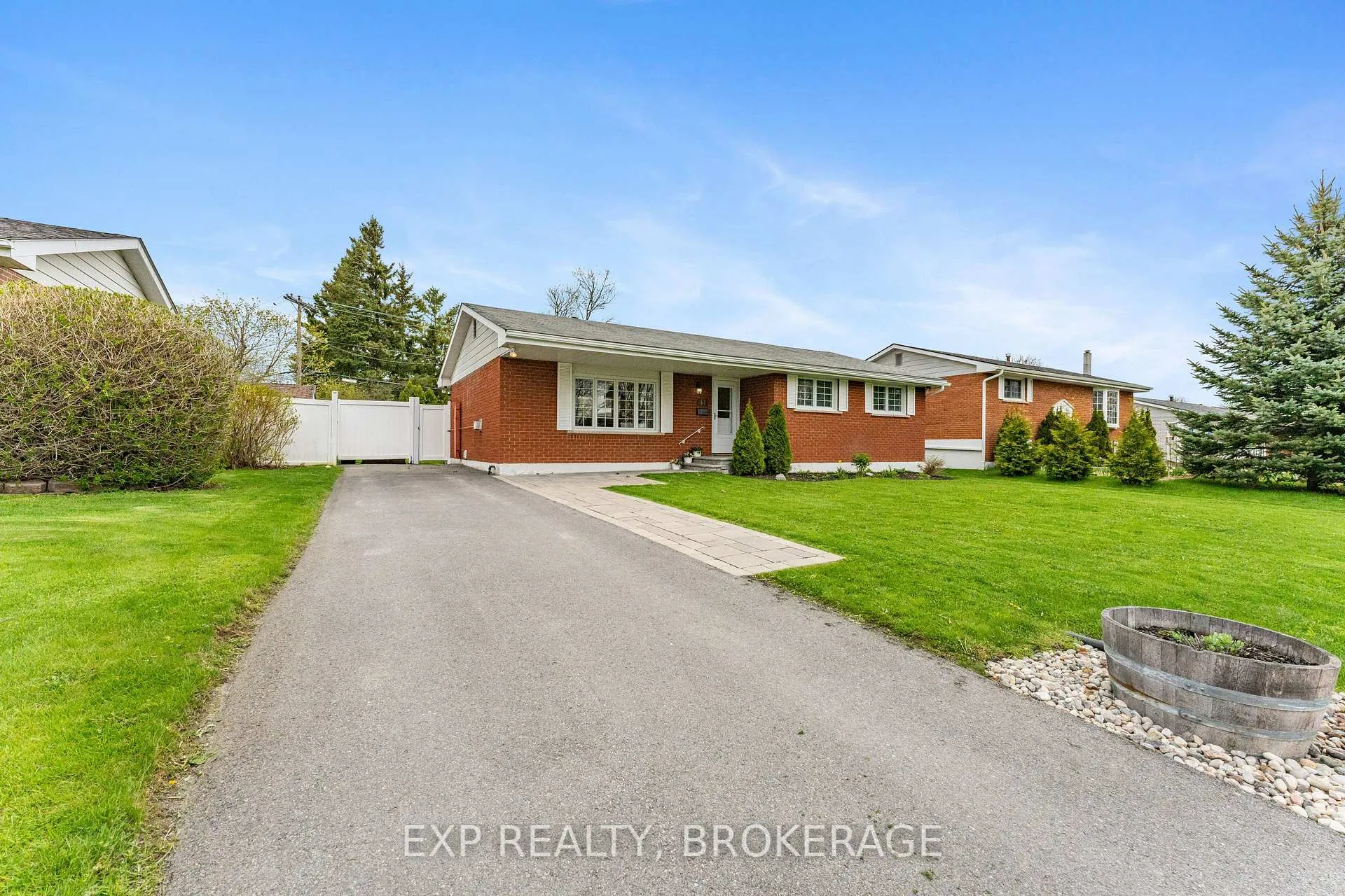 Photo 33 of 814 Camberley Crescent, Kingston, City Southwest — HOMEH