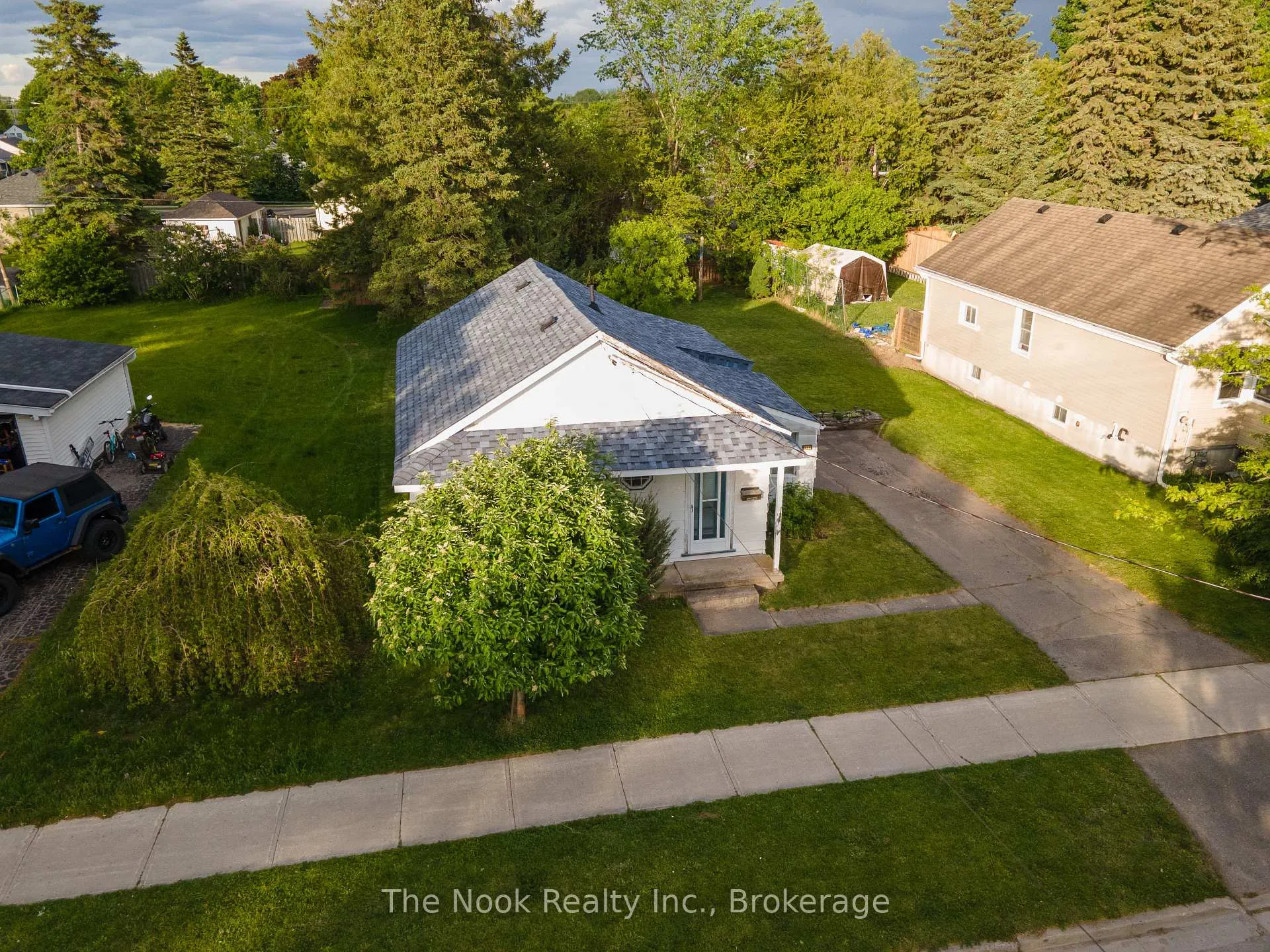 Photo 2 of 994 Western Avenue, Peterborough, Otonabee Ward 1 — HOMEH