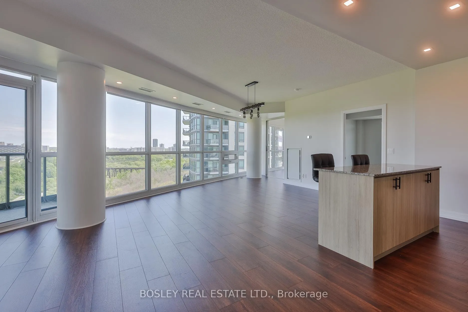 Photo 4 of Unit 1207, 35 Brian Peck Crescent, Toronto, Leaside — HOMEH