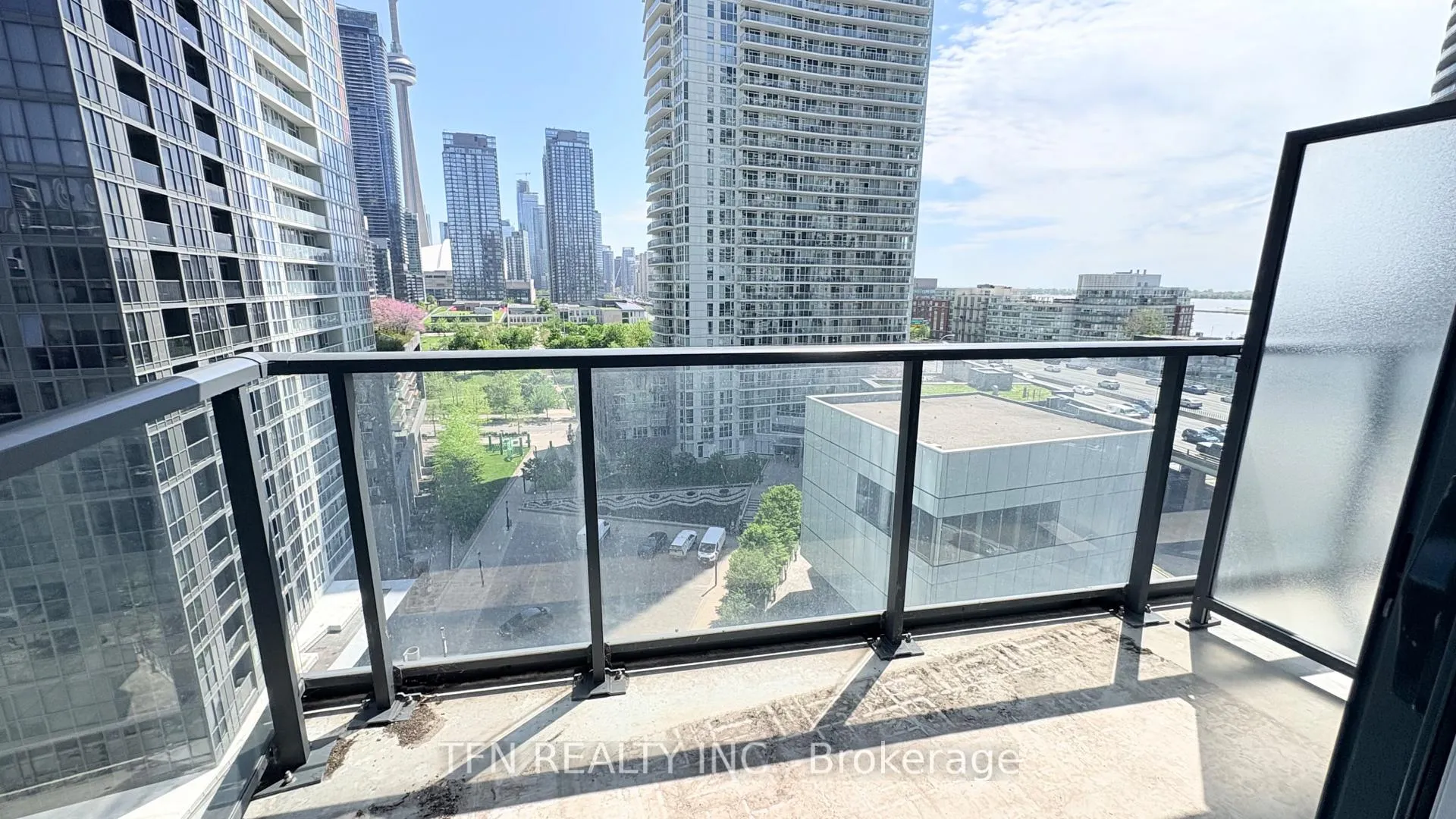 Photo 3 of Unit 1109, 70 Queens Wharf Road, Toronto, Waterfront Communities — HOMEH