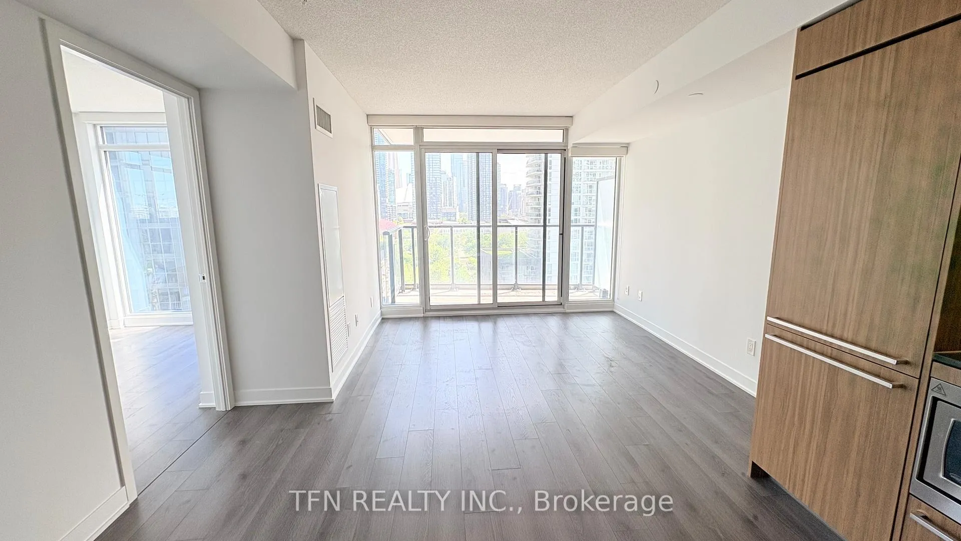 Photo 6 of Unit 1109, 70 Queens Wharf Road, Toronto, Waterfront Communities — HOMEH