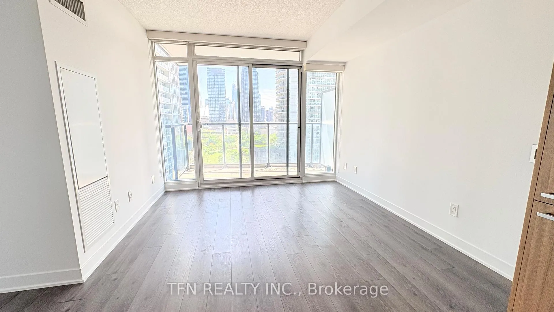 Photo 9 of Unit 1109, 70 Queens Wharf Road, Toronto, Waterfront Communities — HOMEH