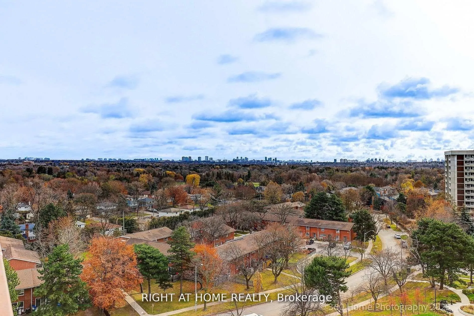 Photo 2 of Unit 803, 1 Royal Orchard Boulevard, Markham, Royal Orchard — HOMEH
