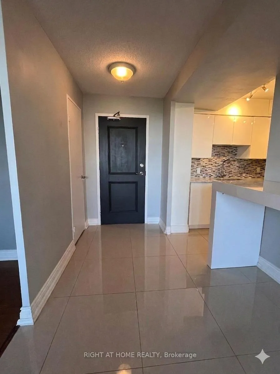 Photo 3 of Unit 803, 1 Royal Orchard Boulevard, Markham, Royal Orchard — HOMEH