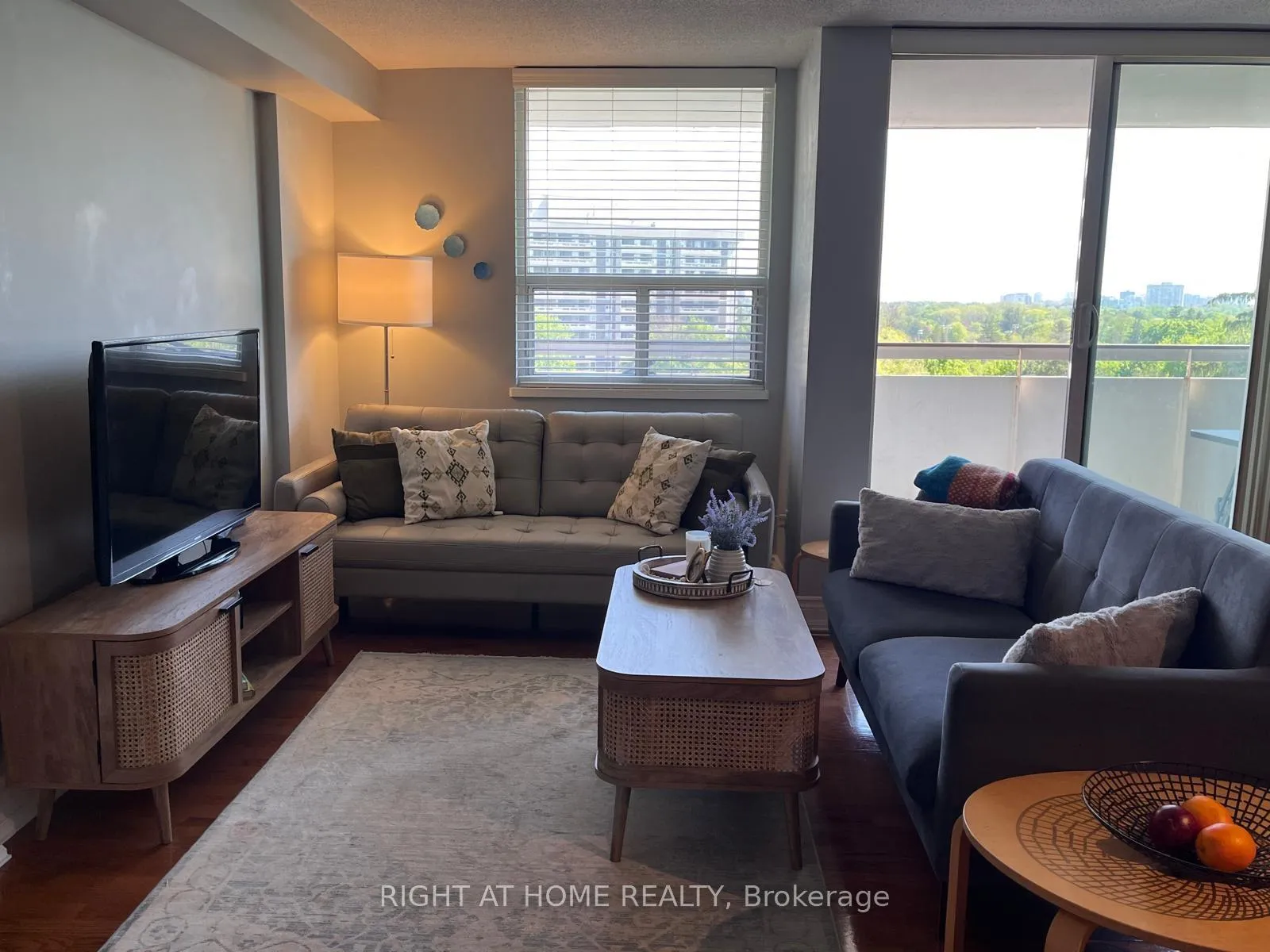 Photo 5 of Unit 803, 1 Royal Orchard Boulevard, Markham, Royal Orchard — HOMEH