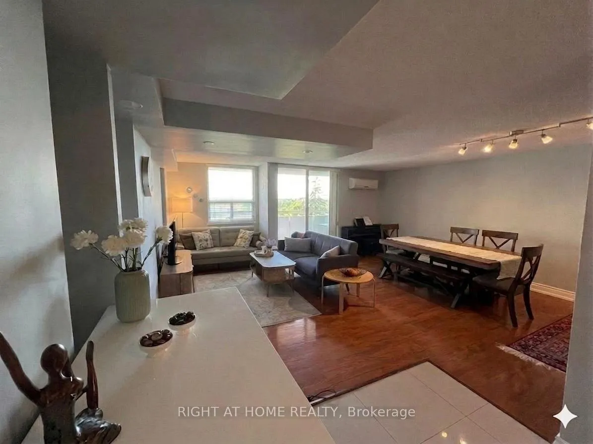 Photo 6 of Unit 803, 1 Royal Orchard Boulevard, Markham, Royal Orchard — HOMEH