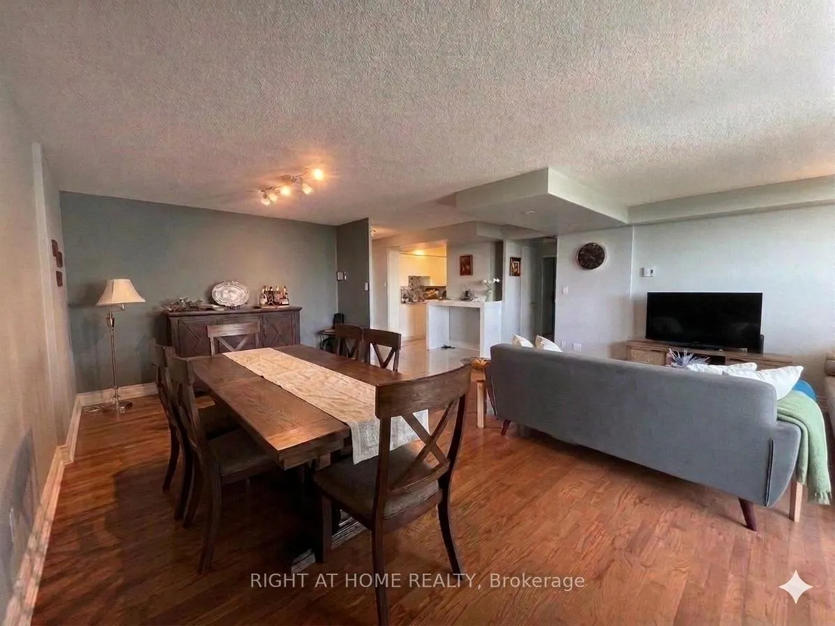 Photo 8 of Unit 803, 1 Royal Orchard Boulevard, Markham, Royal Orchard — HOMEH