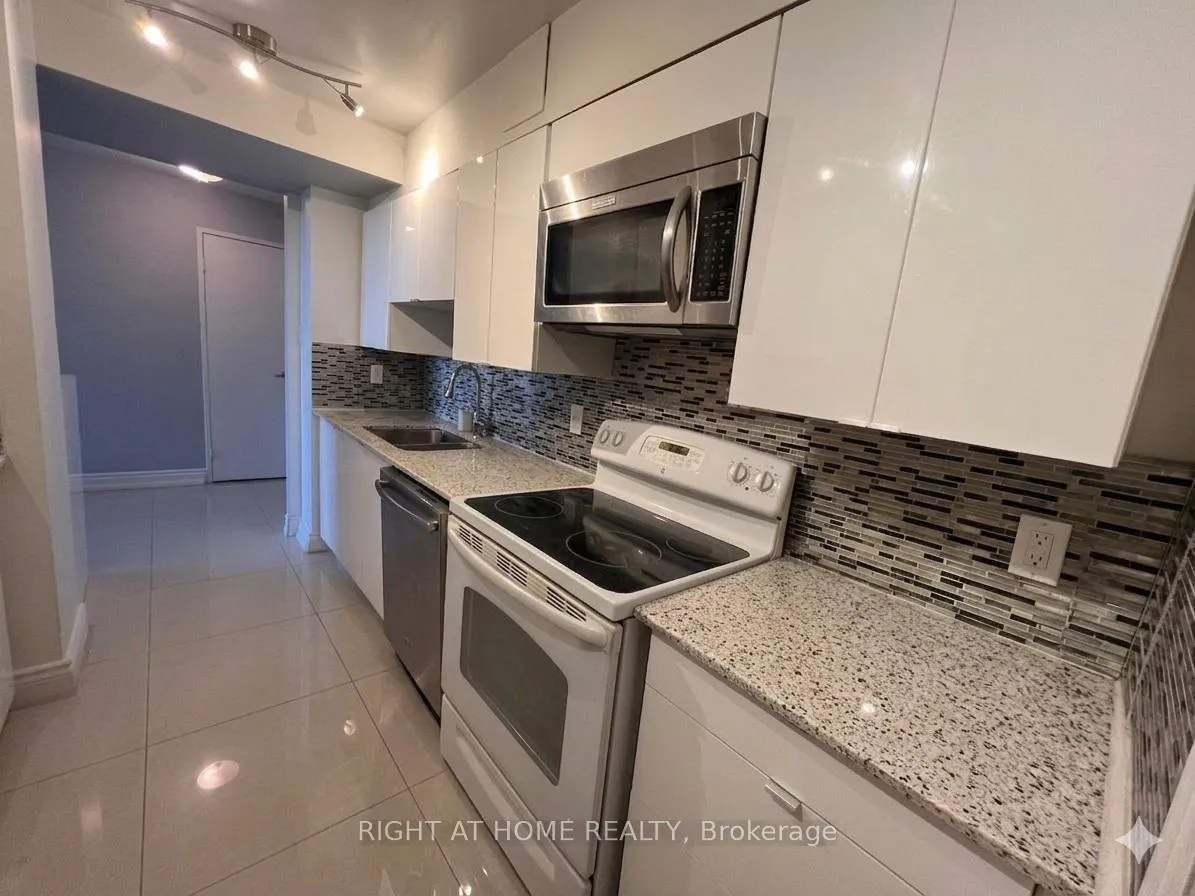 Photo 11 of Unit 803, 1 Royal Orchard Boulevard, Markham, Royal Orchard — HOMEH