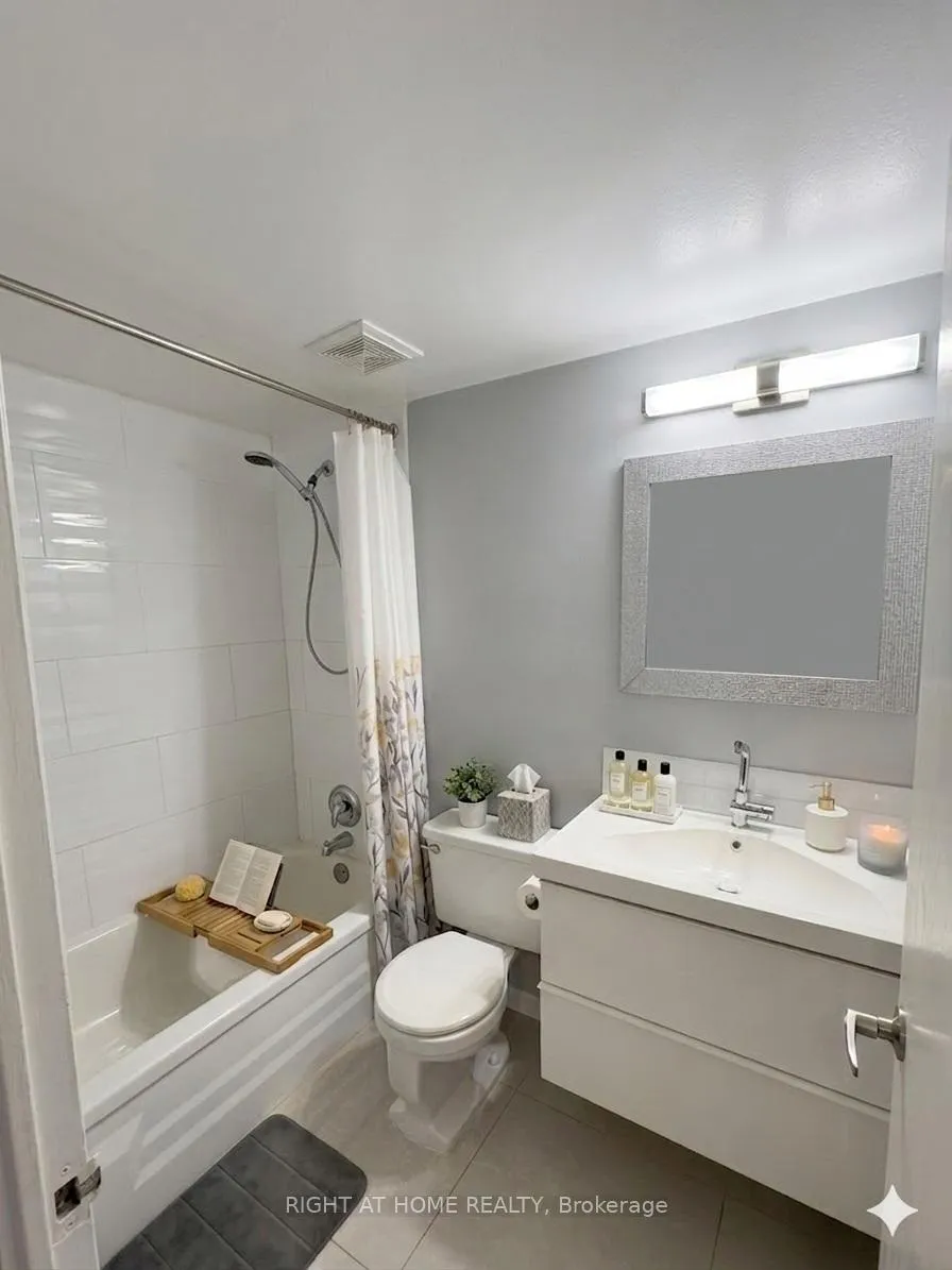 Photo 14 of Unit 803, 1 Royal Orchard Boulevard, Markham, Royal Orchard — HOMEH