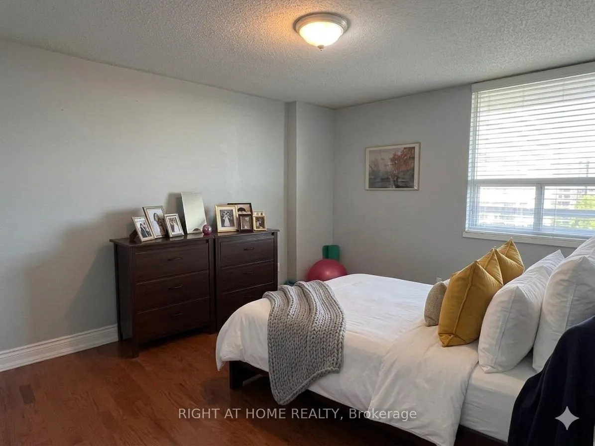 Photo 15 of Unit 803, 1 Royal Orchard Boulevard, Markham, Royal Orchard — HOMEH