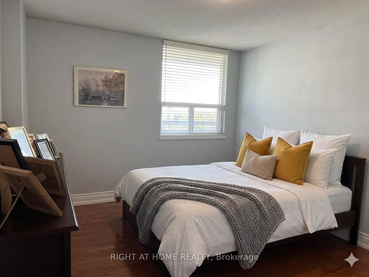 Photo 16 of Unit 803, 1 Royal Orchard Boulevard, Markham, Royal Orchard — HOMEH