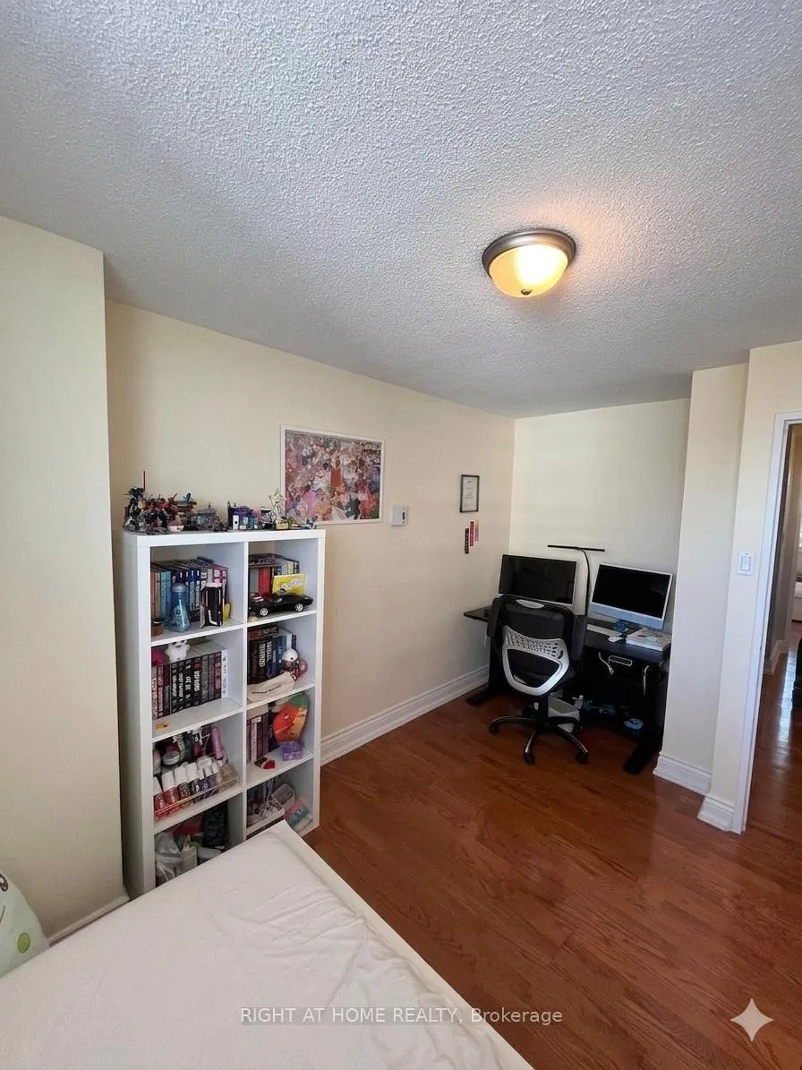 Photo 19 of Unit 803, 1 Royal Orchard Boulevard, Markham, Royal Orchard — HOMEH