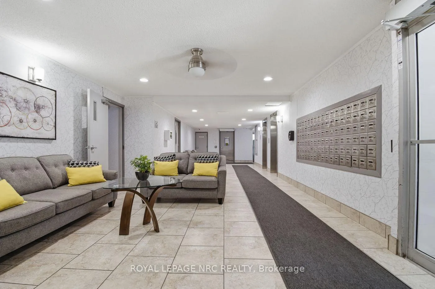 Photo 2 of Unit 117, 198 Scott Street E, St. Catharines, Fairview — HOMEH