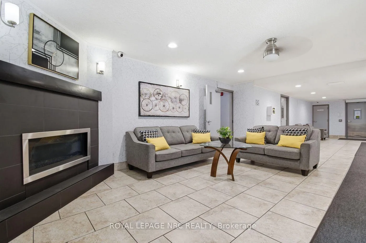 Photo 3 of Unit 117, 198 Scott Street E, St. Catharines, Fairview — HOMEH