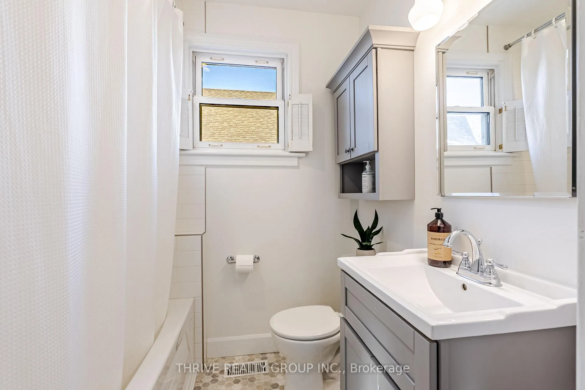 Photo 16 of 234 Edward Street, London, South G — HOMEH