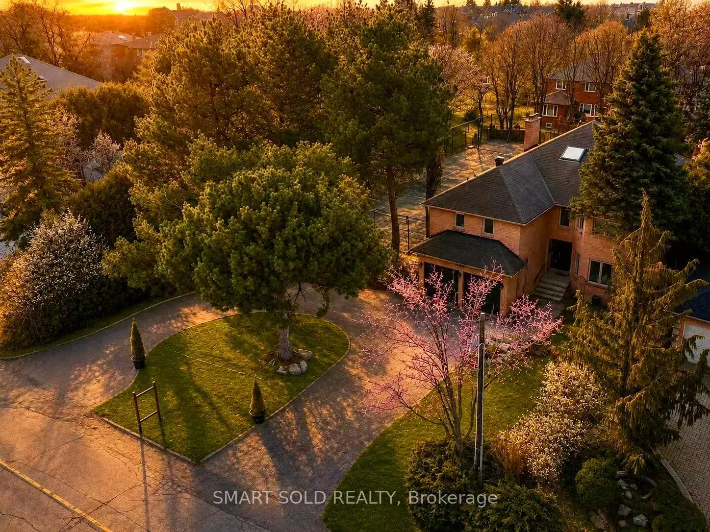 Photo 1 of 107 Arnold Avenue, Vaughan, Crestwood-Springfarm-Yorkhill — HOMEH