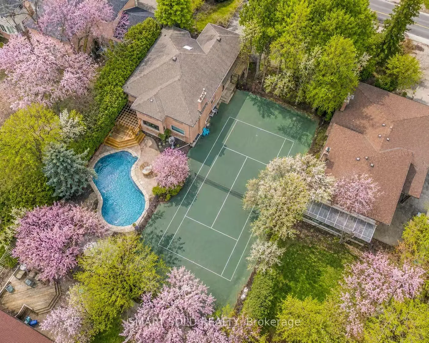 Photo 2 of 107 Arnold Avenue, Vaughan, Crestwood-Springfarm-Yorkhill — HOMEH
