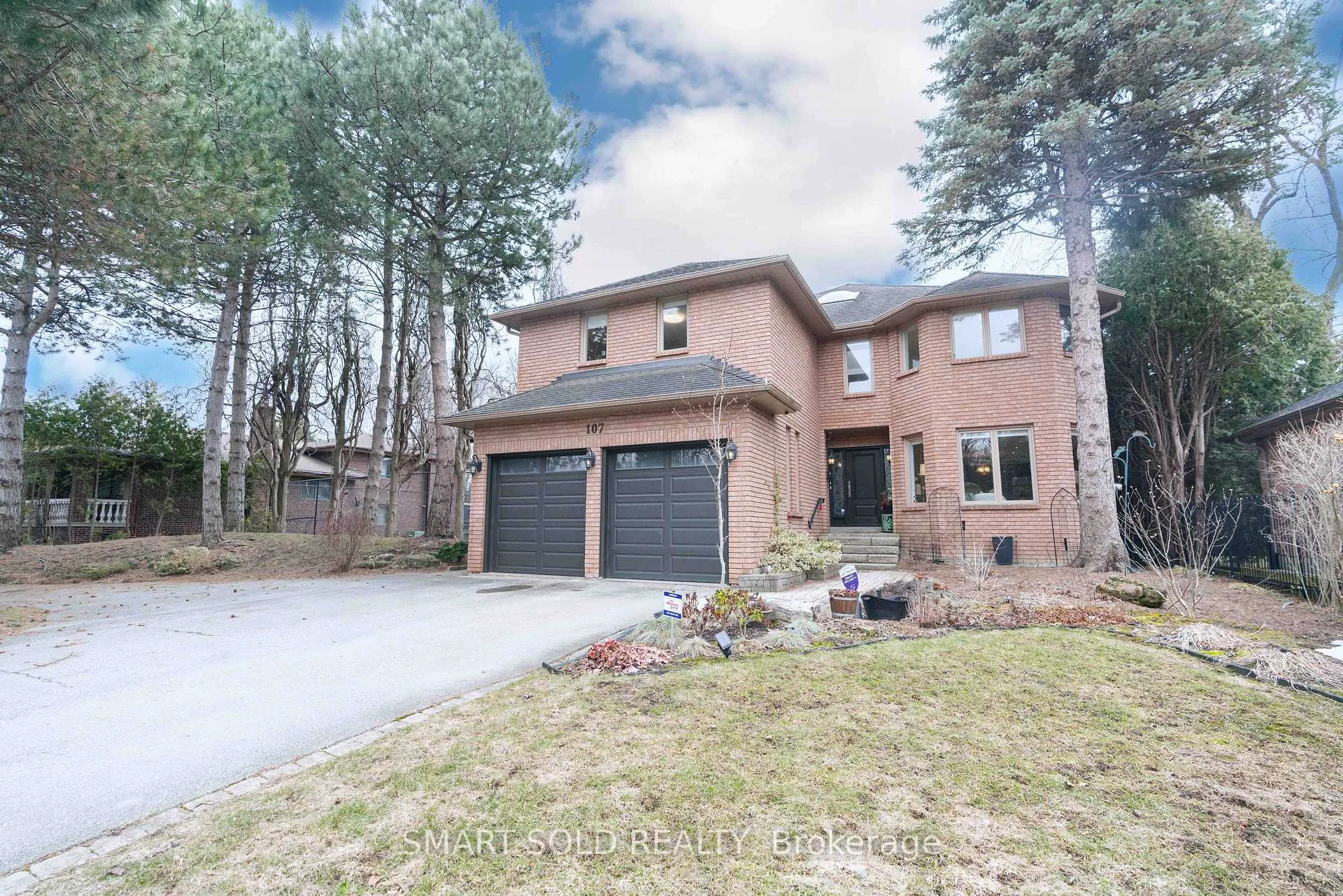Photo 4 of 107 Arnold Avenue, Vaughan, Crestwood-Springfarm-Yorkhill — HOMEH