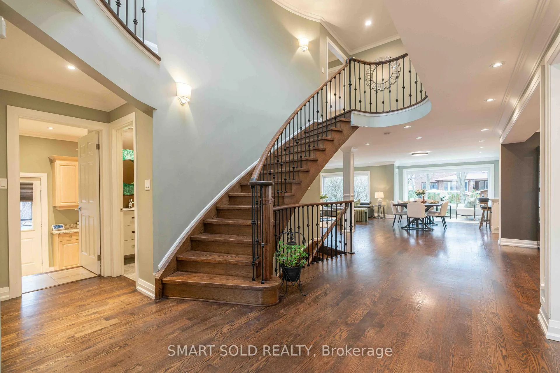 Photo 6 of 107 Arnold Avenue, Vaughan, Crestwood-Springfarm-Yorkhill — HOMEH
