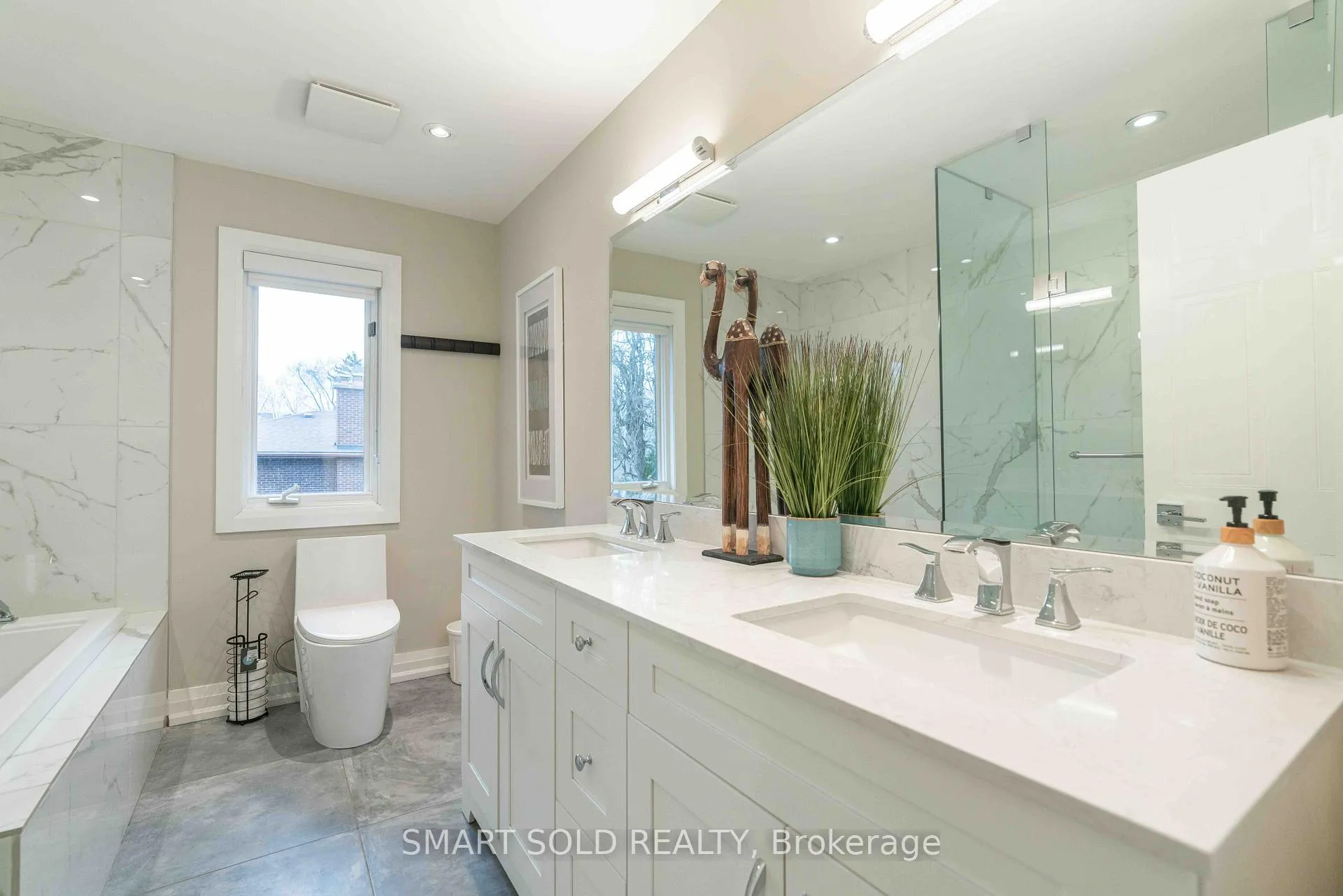 Photo 33 of 107 Arnold Avenue, Vaughan, Crestwood-Springfarm-Yorkhill — HOMEH