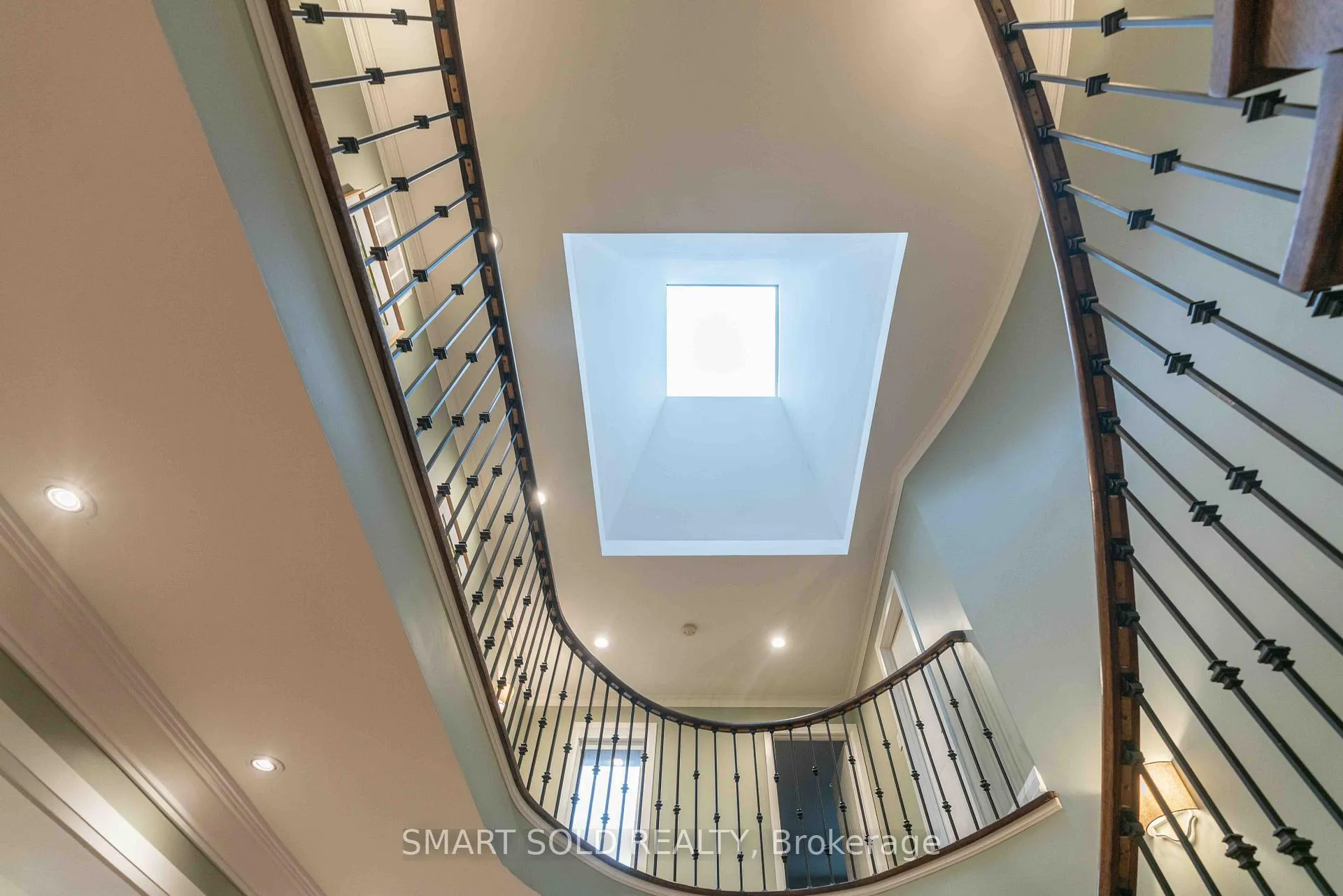 Photo 38 of 107 Arnold Avenue, Vaughan, Crestwood-Springfarm-Yorkhill — HOMEH
