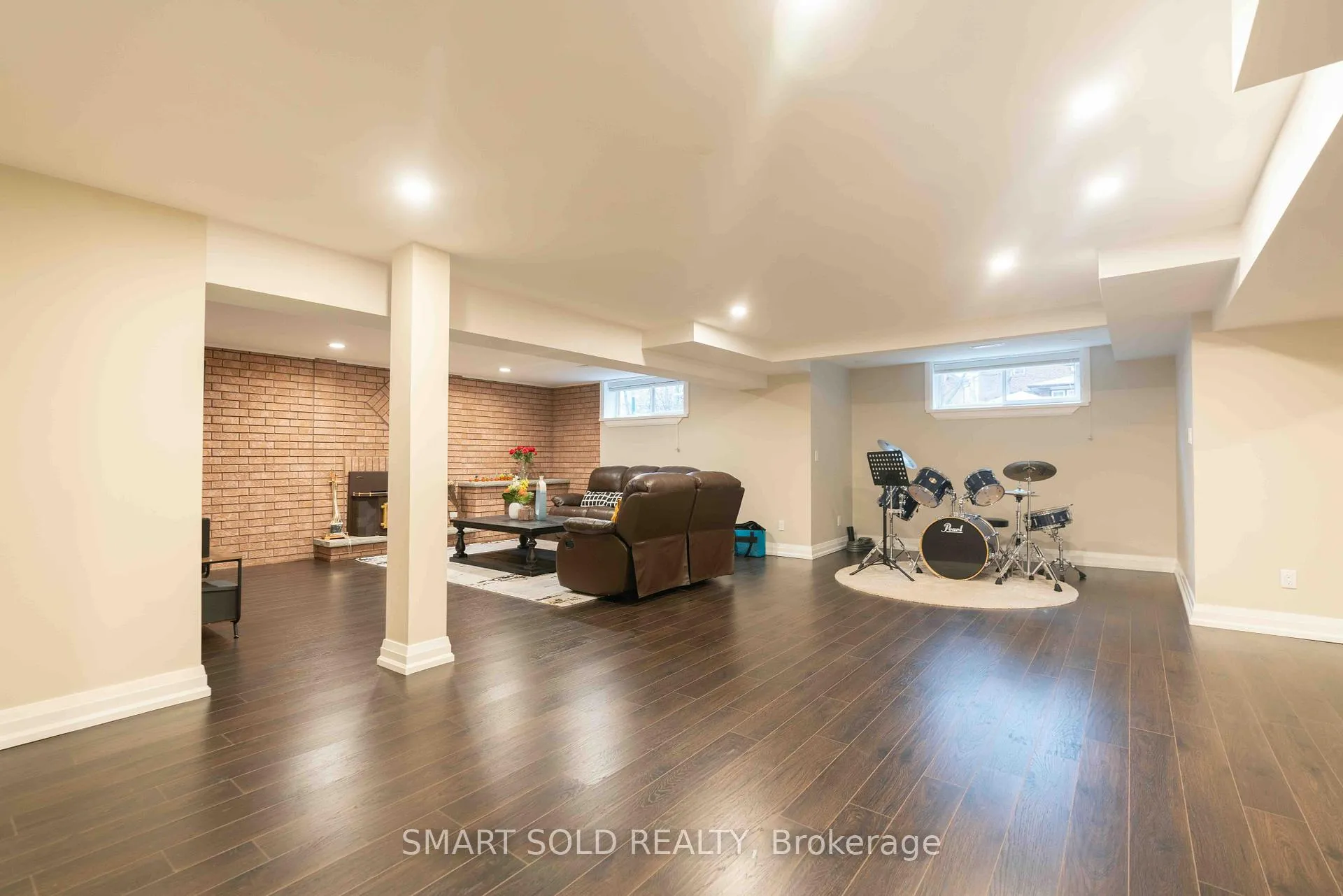 Photo 43 of 107 Arnold Avenue, Vaughan, Crestwood-Springfarm-Yorkhill — HOMEH
