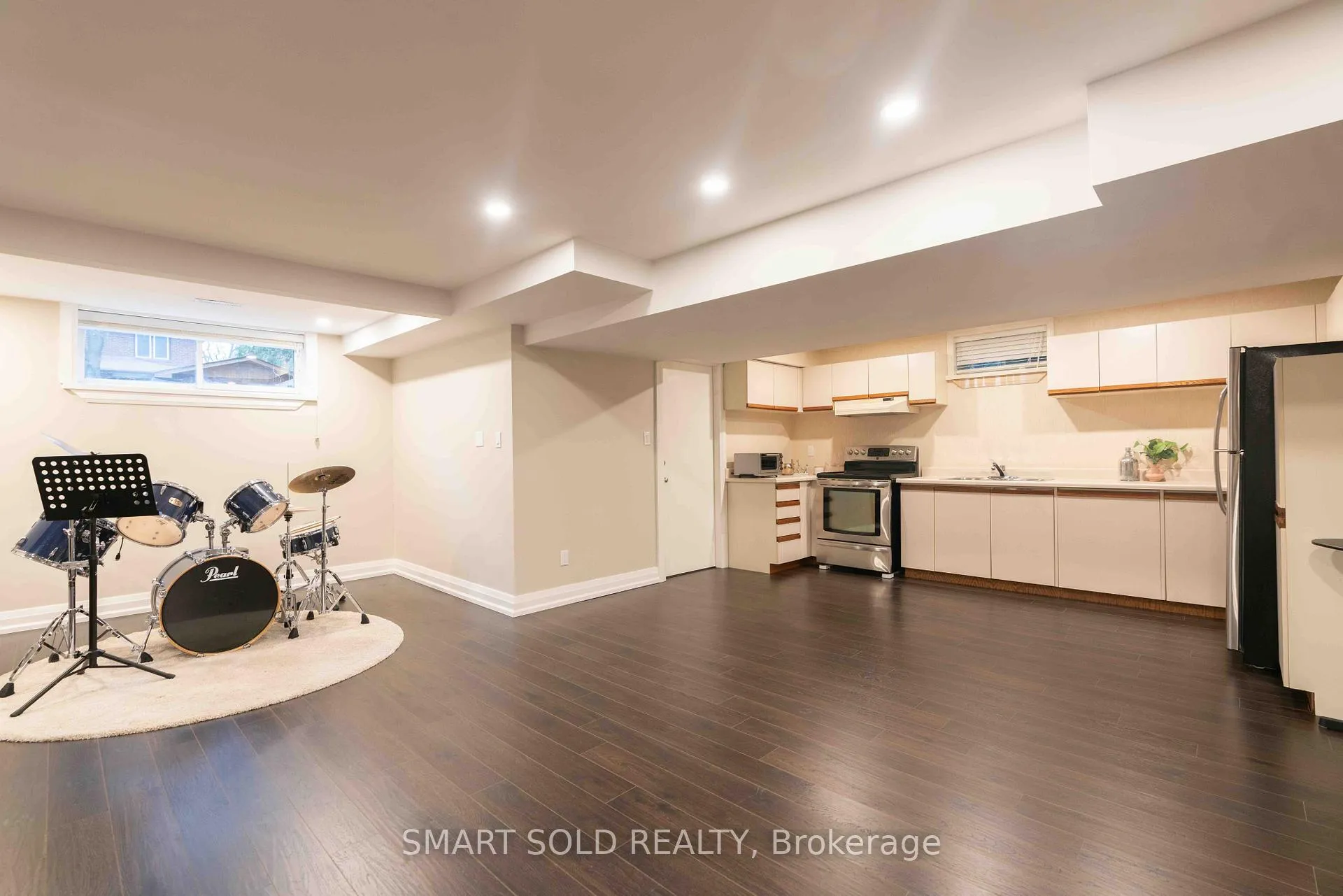 Photo 44 of 107 Arnold Avenue, Vaughan, Crestwood-Springfarm-Yorkhill — HOMEH