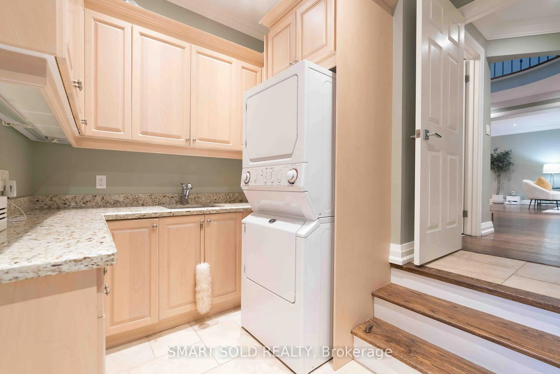 Photo 46 of 107 Arnold Avenue, Vaughan, Crestwood-Springfarm-Yorkhill — HOMEH
