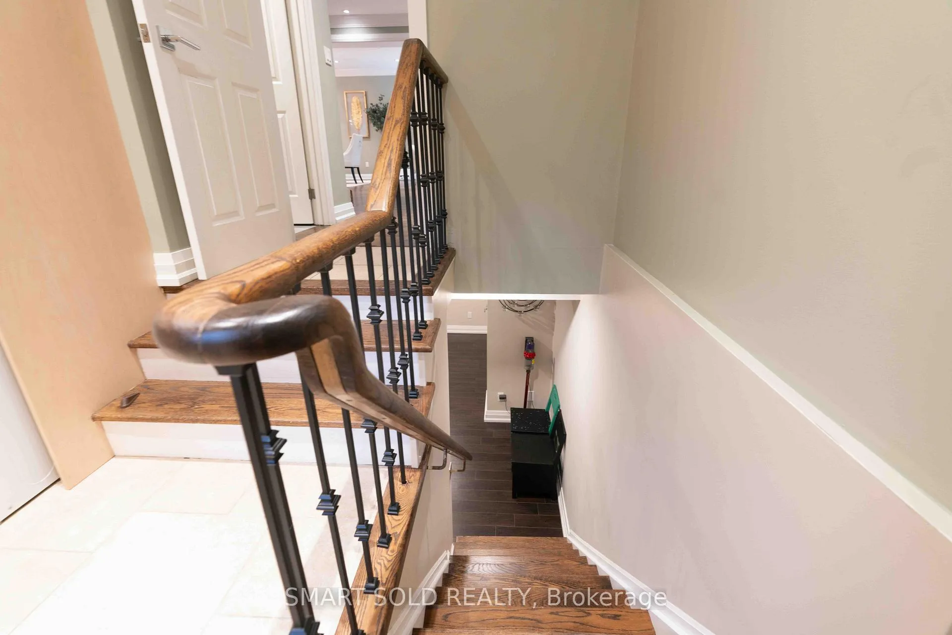 Photo 47 of 107 Arnold Avenue, Vaughan, Crestwood-Springfarm-Yorkhill — HOMEH