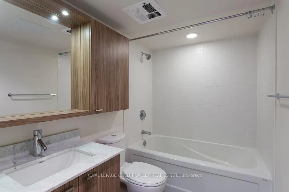 Photo 5 of Unit 912, 78 Tecumseth Street, Toronto, Niagara — HOMEH