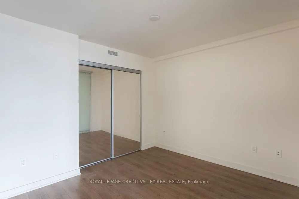 Photo 6 of Unit 912, 78 Tecumseth Street, Toronto, Niagara — HOMEH