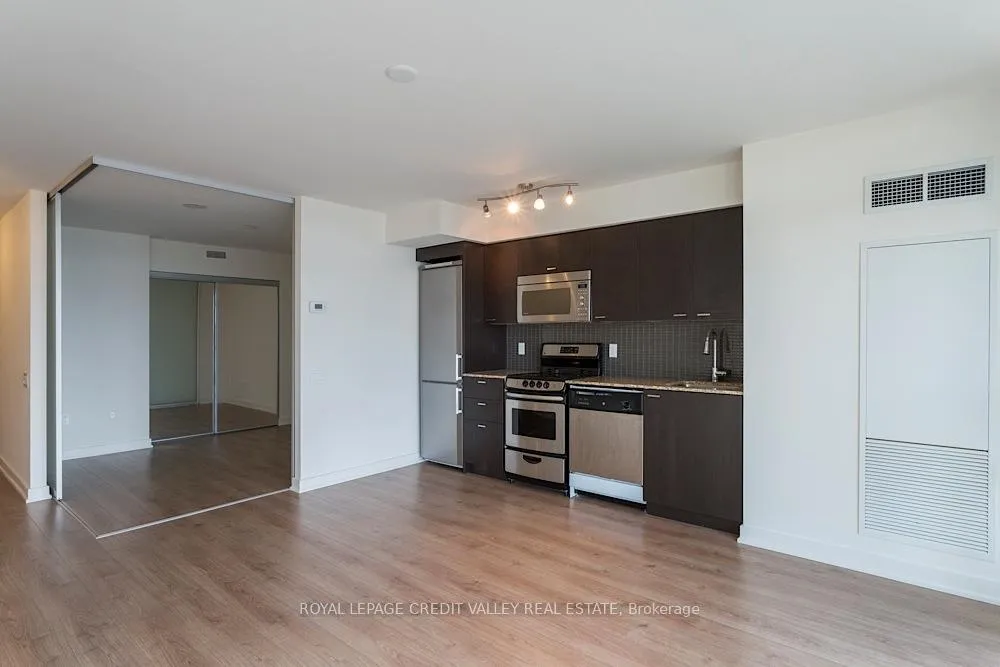 Photo 9 of Unit 912, 78 Tecumseth Street, Toronto, Niagara — HOMEH
