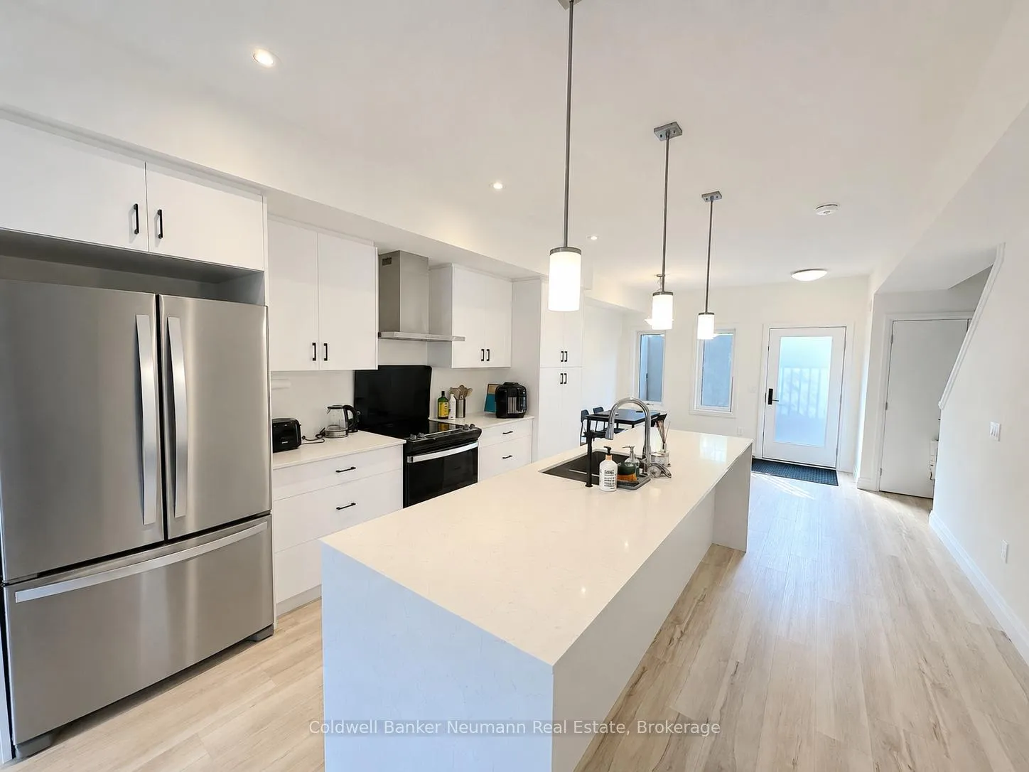 Photo 2 of 40 Lily Lane, Guelph, Clairfields/Hanlon Business Park — HOMEH