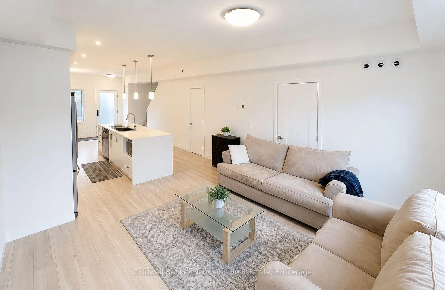 Photo 3 of 40 Lily Lane, Guelph, Clairfields/Hanlon Business Park — HOMEH