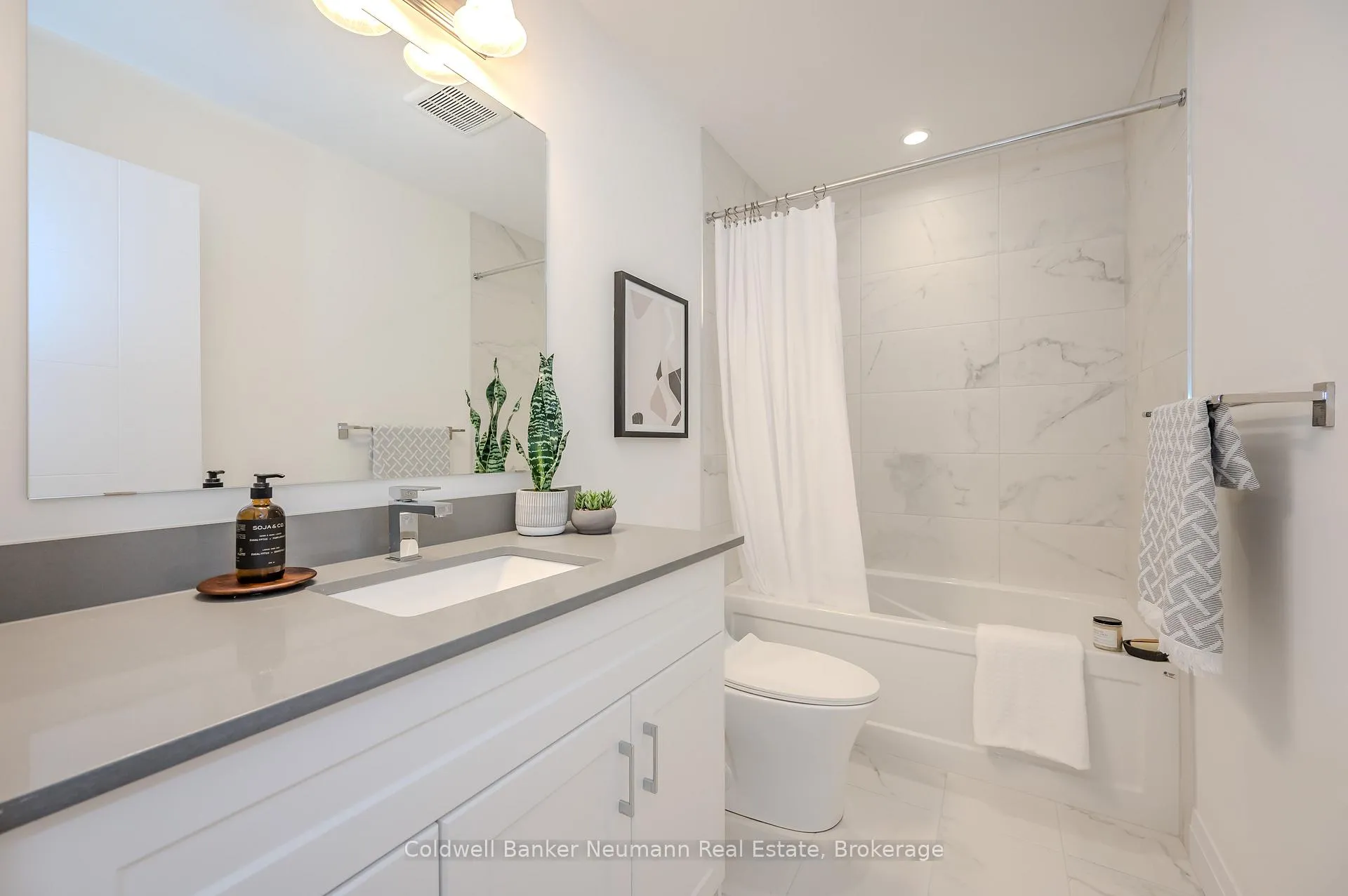 Photo 7 of 40 Lily Lane, Guelph, Clairfields/Hanlon Business Park — HOMEH