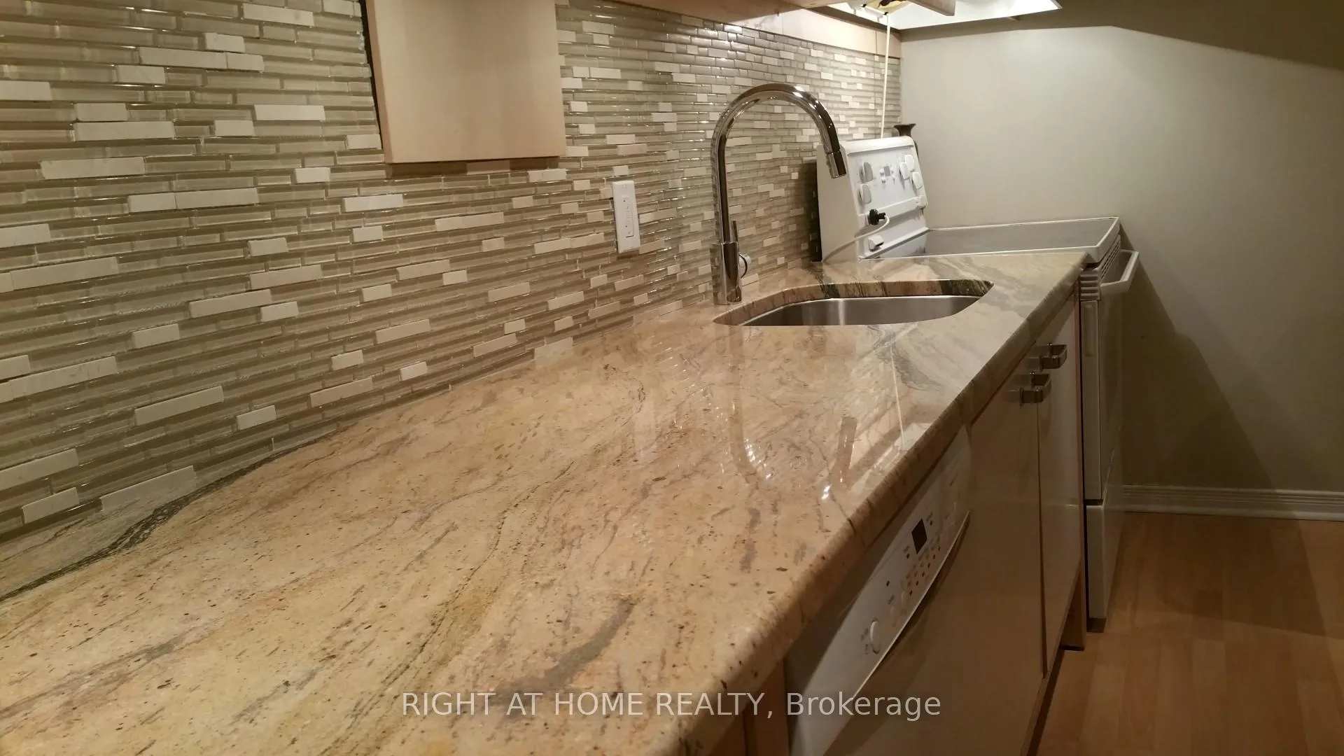 Photo 9 of Unit #B, 142 Windhurst Drive, Ottawa, Barrhaven East — HOMEH