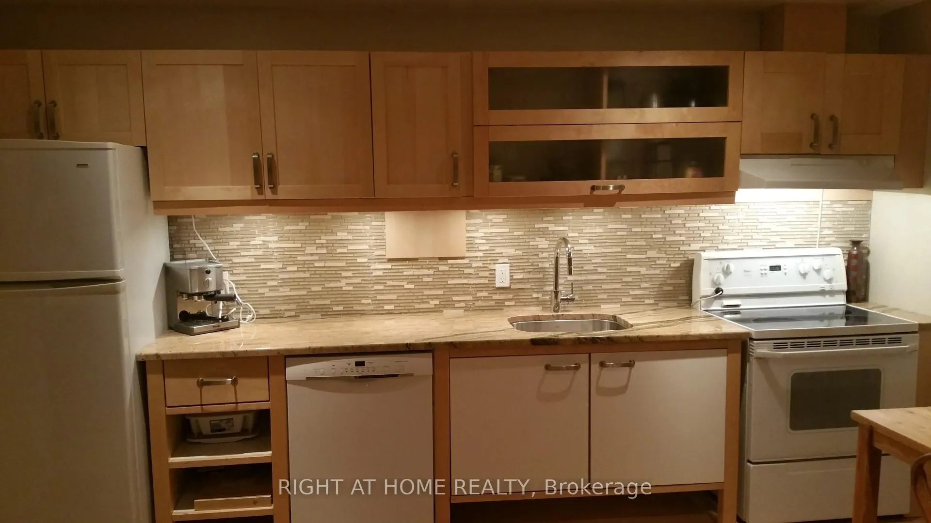 Photo 10 of Unit #B, 142 Windhurst Drive, Ottawa, Barrhaven East — HOMEH
